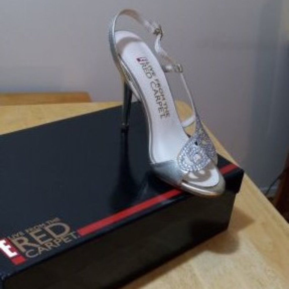 SANDAL HEELS IN GOLD METALLIC SIZE 6